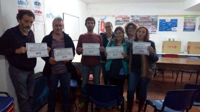 Cartoneros siguen en campaña por un galpón